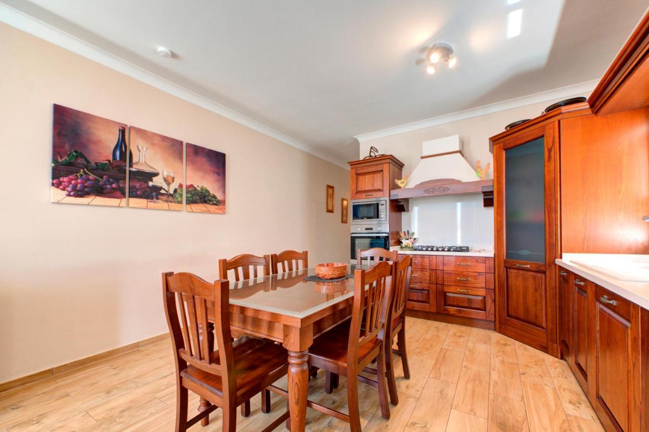 Modern Seaside 2 Bedroom Penthouse With Sea Views St. Paul's Bay Ngoại thất bức ảnh