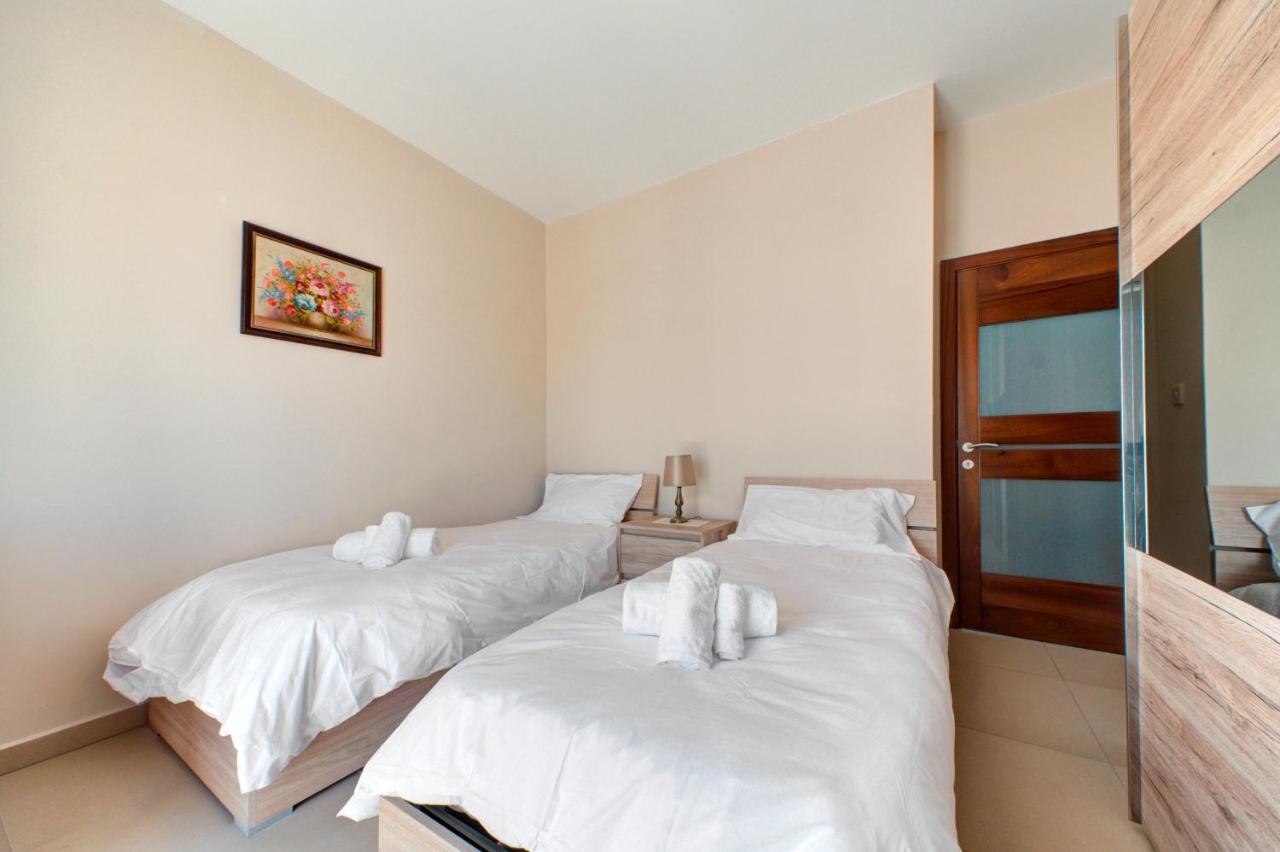 Modern Seaside 2 Bedroom Penthouse With Sea Views St. Paul's Bay Ngoại thất bức ảnh